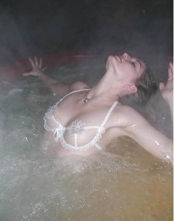 Porn Pics Hot tub girl