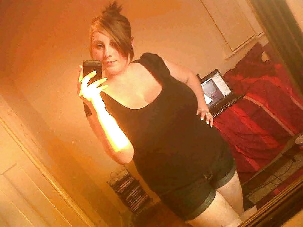 Porn Pics SmutDates Username 'AliciaSingle18'