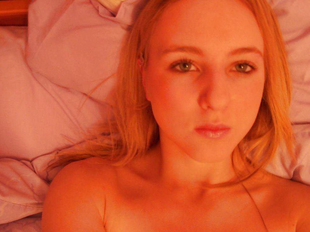 Porn Pics Amateur Teen Blonde in Bedroom