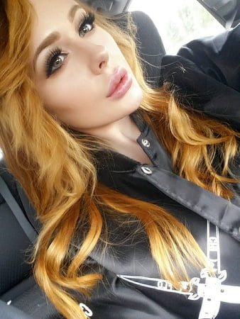 wonderfull girl redhead cosplay busty         