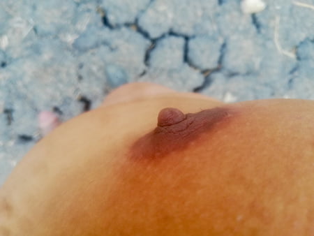 mis ricos pezones de macho deliciosas tetillas            