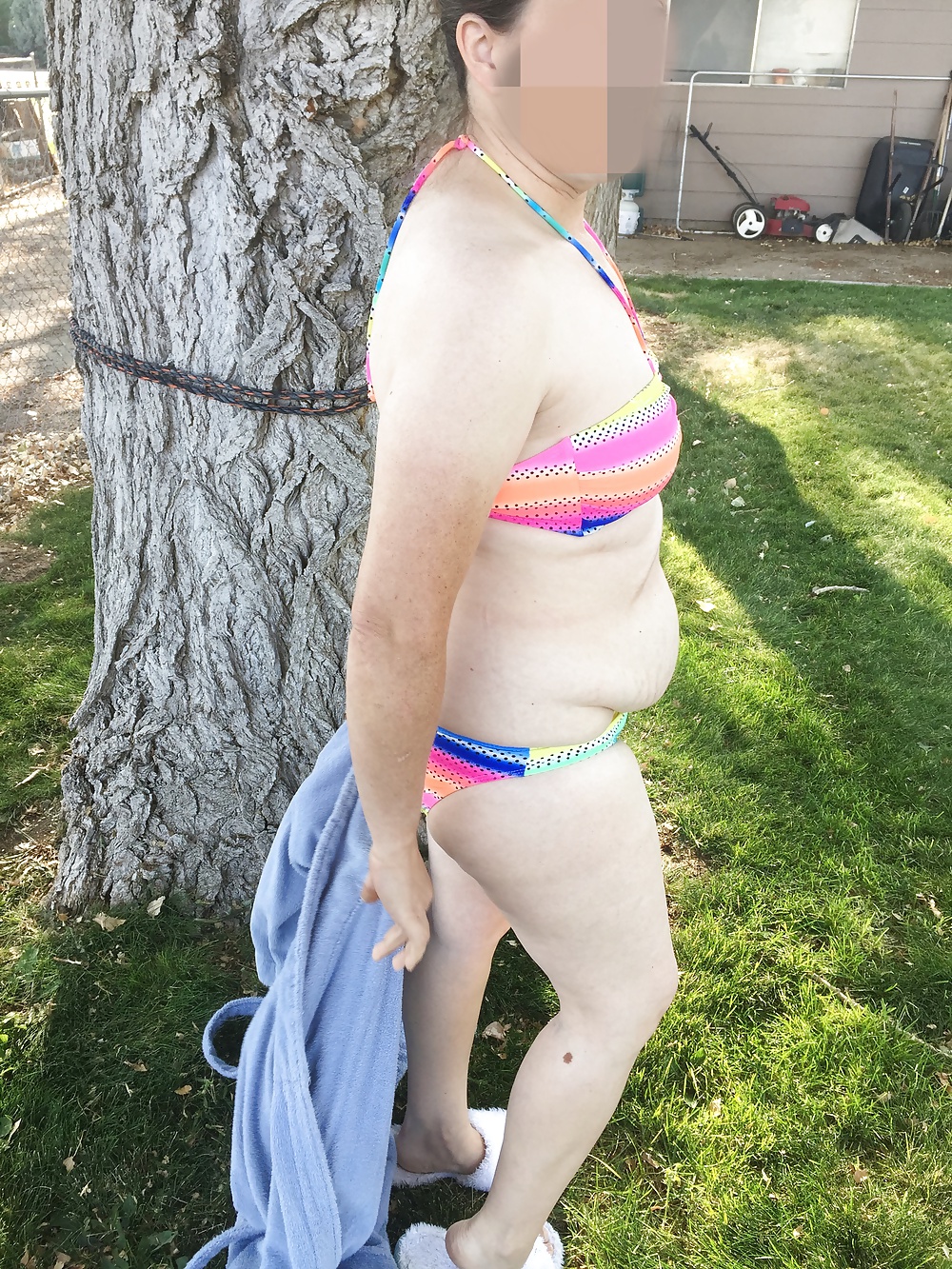 Porn Pics Sexy Mormon MILF in her bikinis