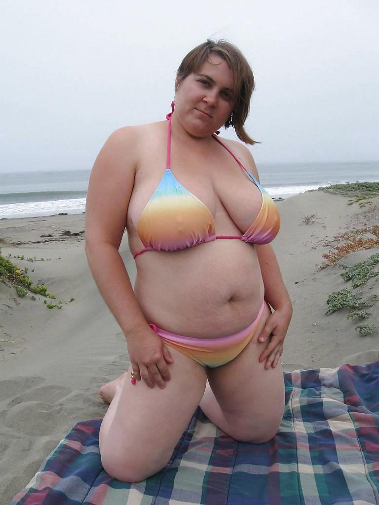 Porn Pics Busty women 50 (bikini special)
