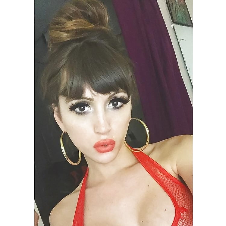 Porn Pics (This cunt loves to suck dick)