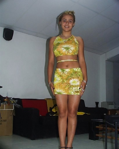 Porn Pics Sexy in Yellow 2