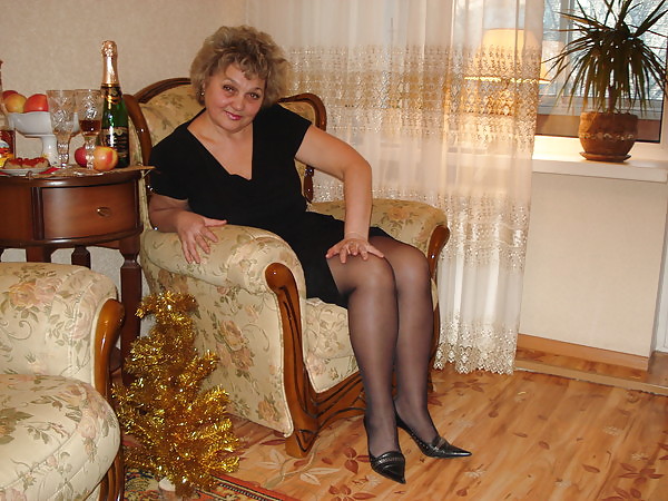 Porn Pics Russians mature woman with sexy legs!