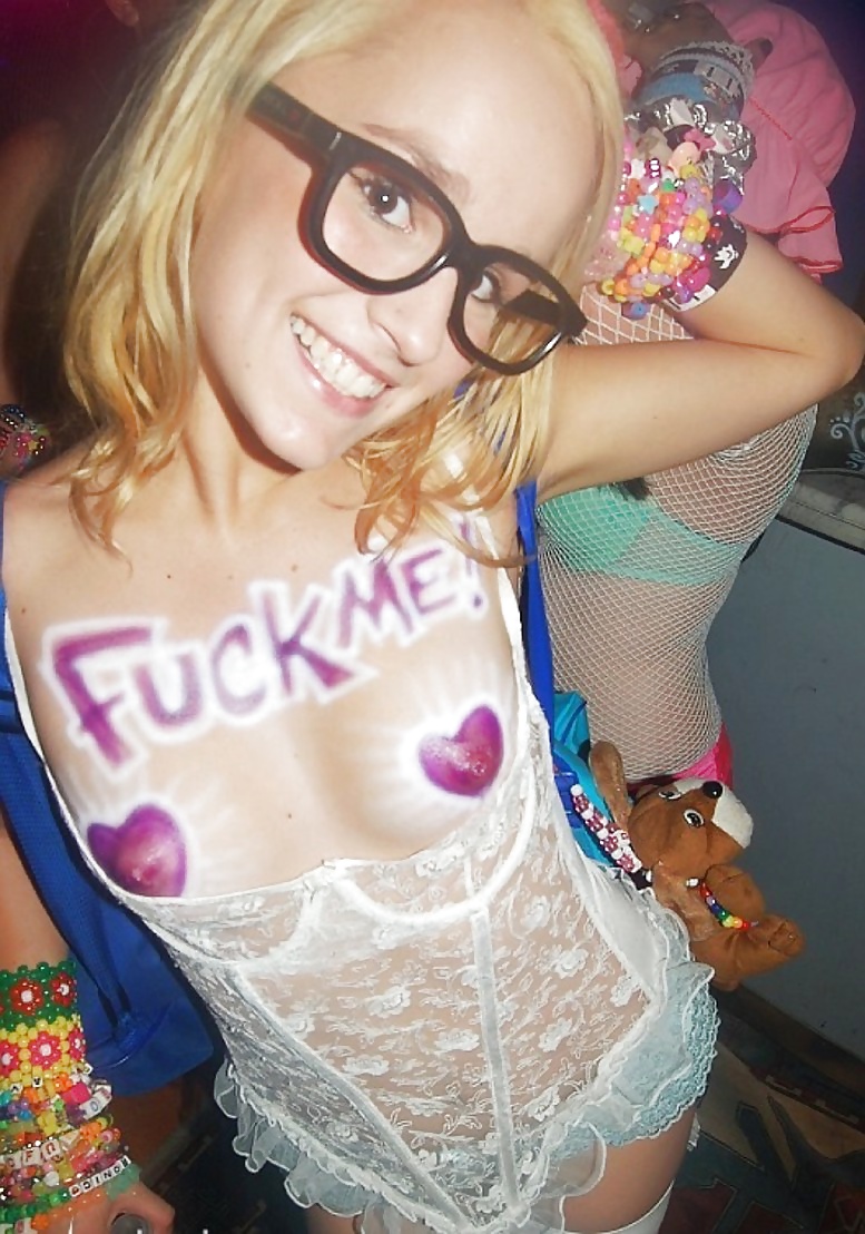 Naked skank love duh