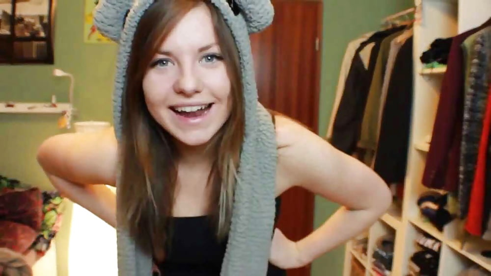 Kelly missesvlog boobs