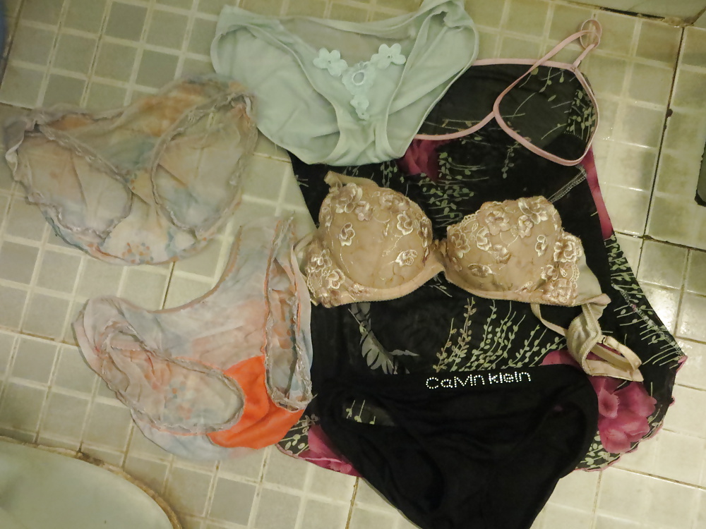 Porn Pics Dirty panties & bra of milf neighbour girl 26-07-2014