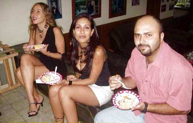 Porn Pics Can't Believe that Indian Lady on Party FUCK!