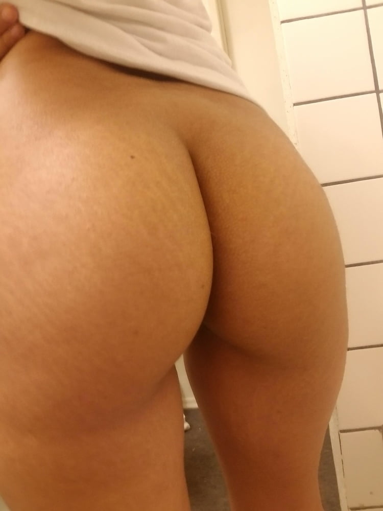 18yo girlfriend sent me these nudes while she's on vacation photo #324260016