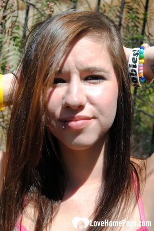 outdoor seduction makes me even more horny         