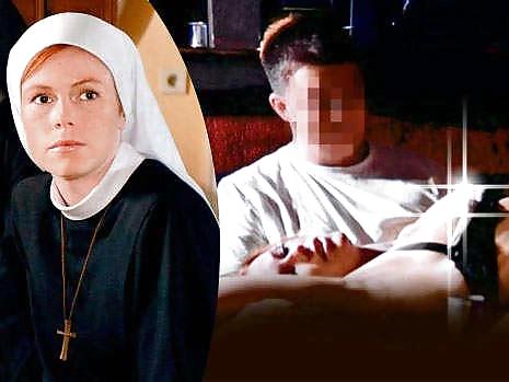 Porn Pics geile Nonne nackt