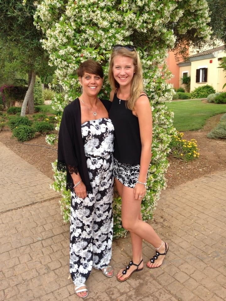 Porn Pics Moms (945)