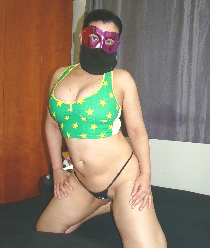 Porn Pics Amiga brasileira mascarada