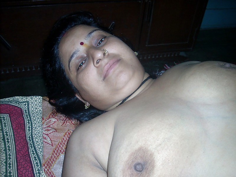 Desi aunty in black bra-1087