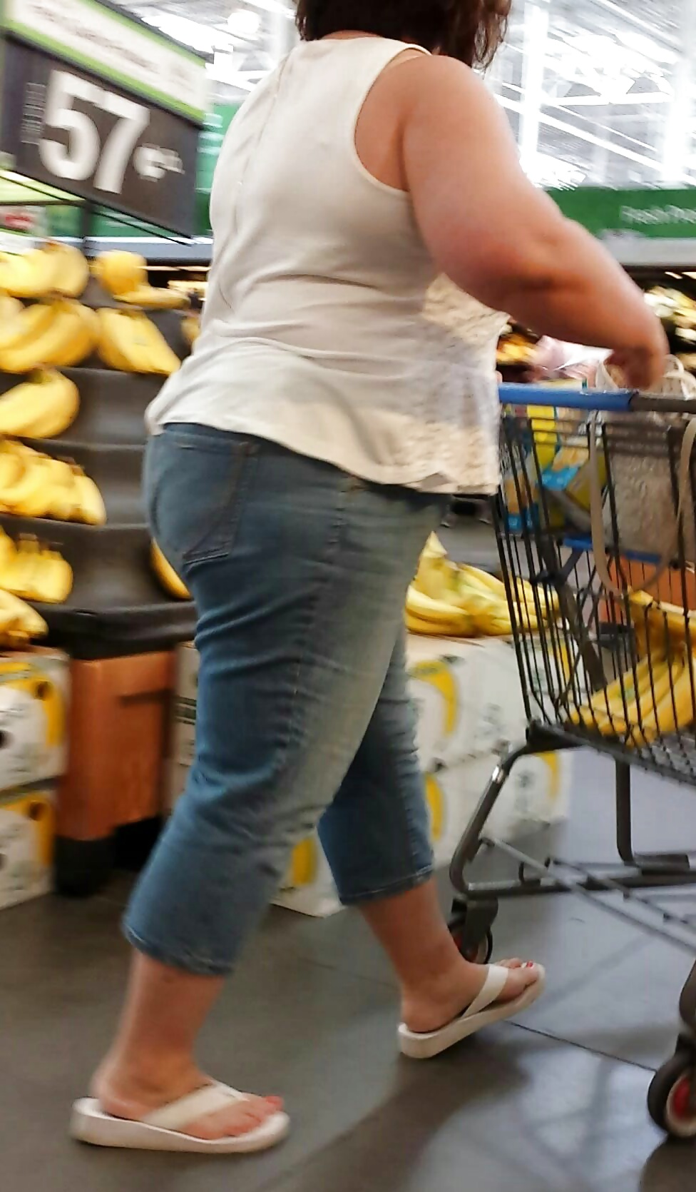 Porn Pics Public shopping candid teen and mature leg, ass and tits