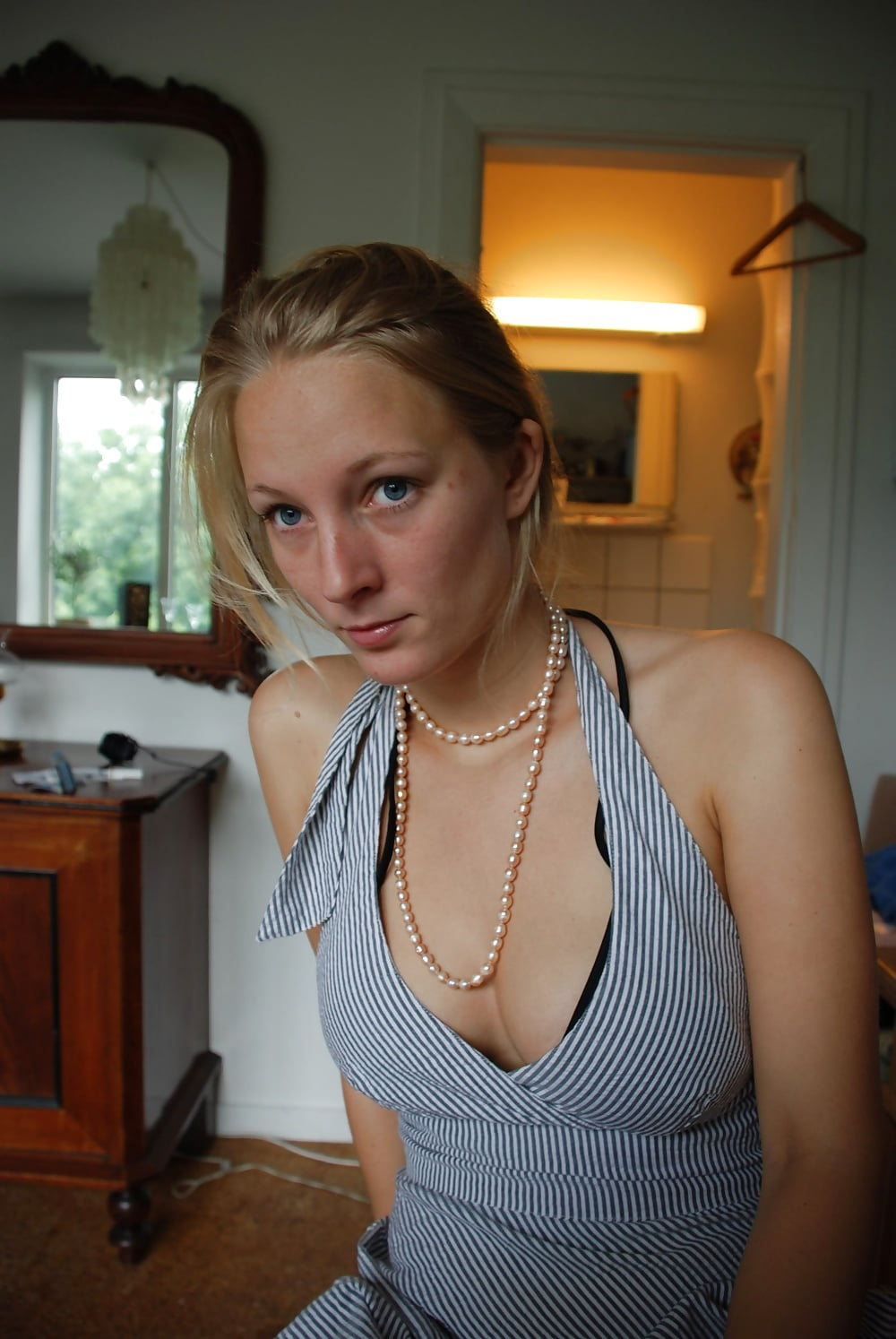 Porn Pics Dutch Slut on Vocation