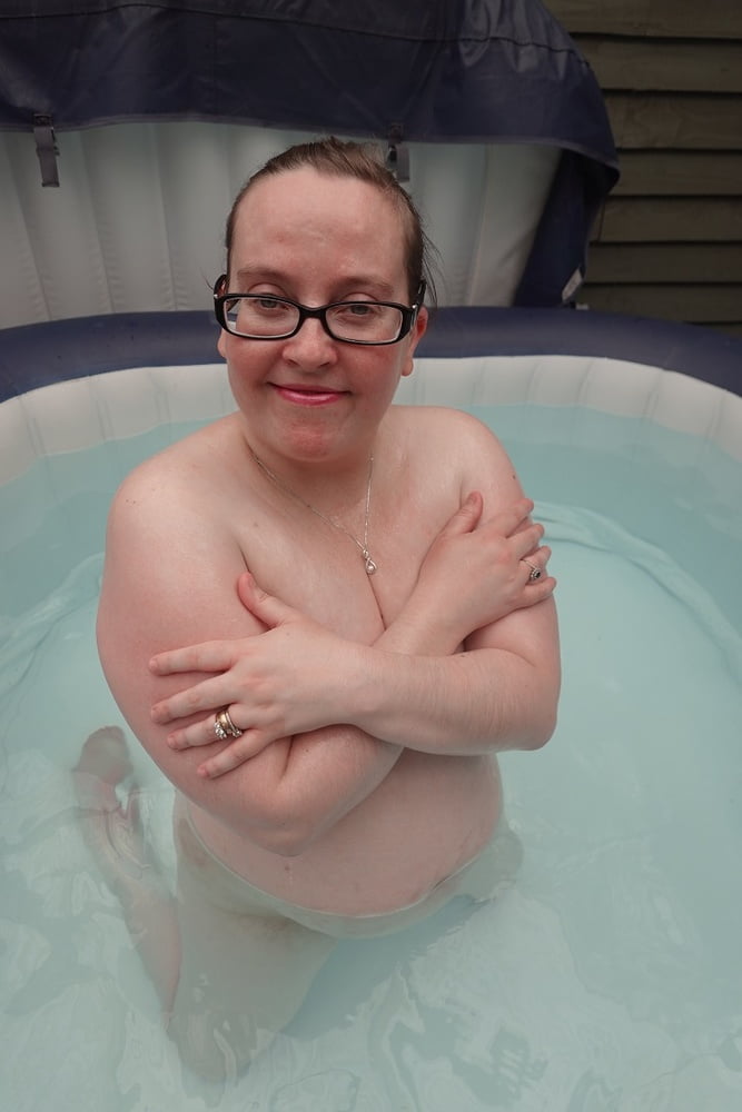 Big Tits British Redhead Wife Haley naked in the Hot Tub - 34 Pics 