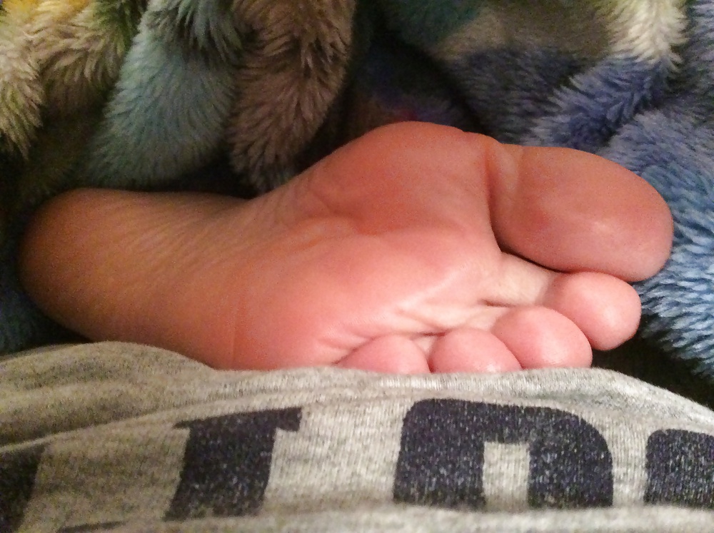 Porn Pics Wife's close soles on my chest