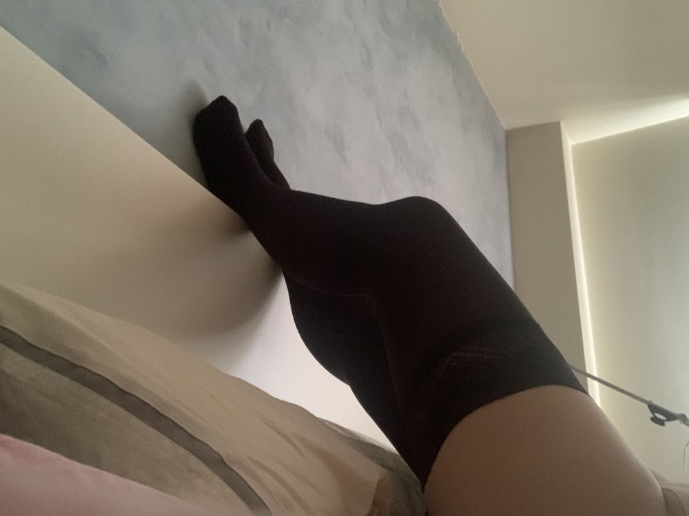 Black stockings - 6 Photos 