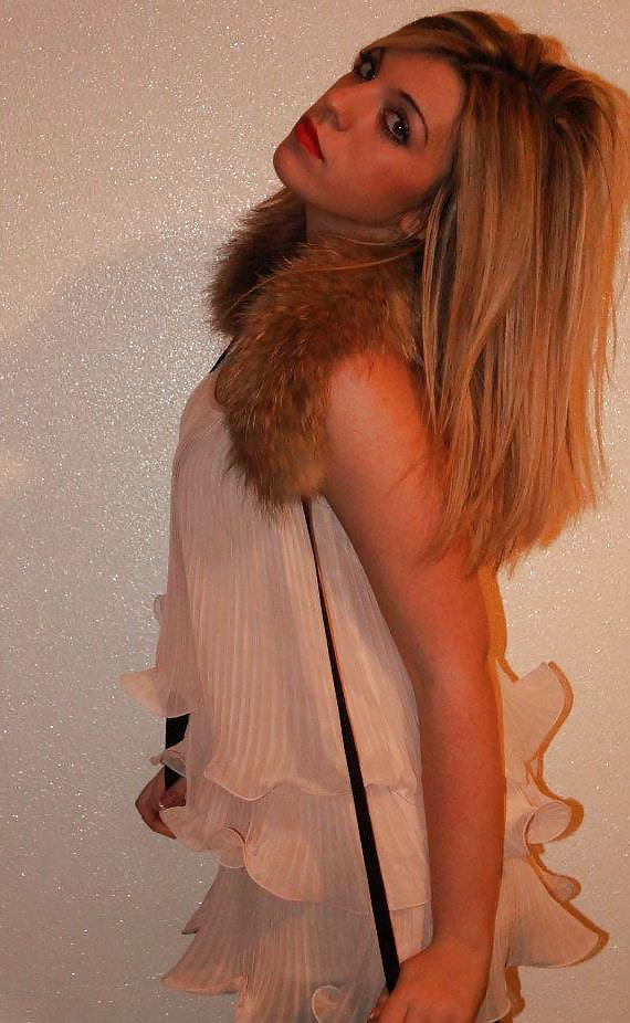 Porn Pics Chiara - Stupid Blonde And Alessia's BFF