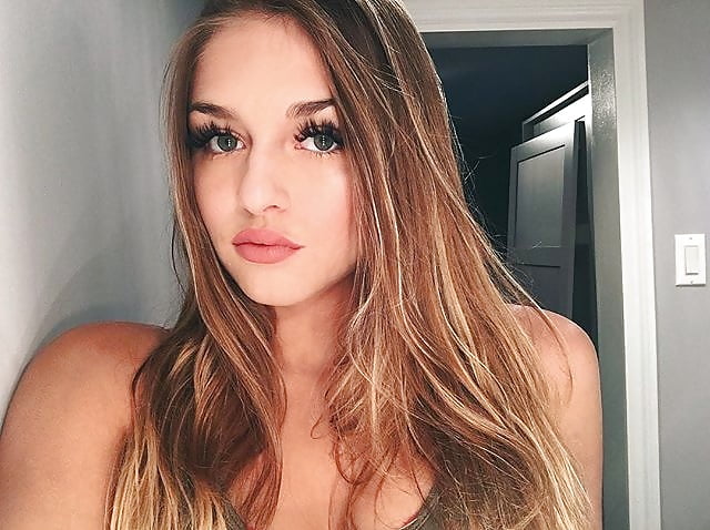 Porn Pics SOPHIA...a young sexy lesbian...