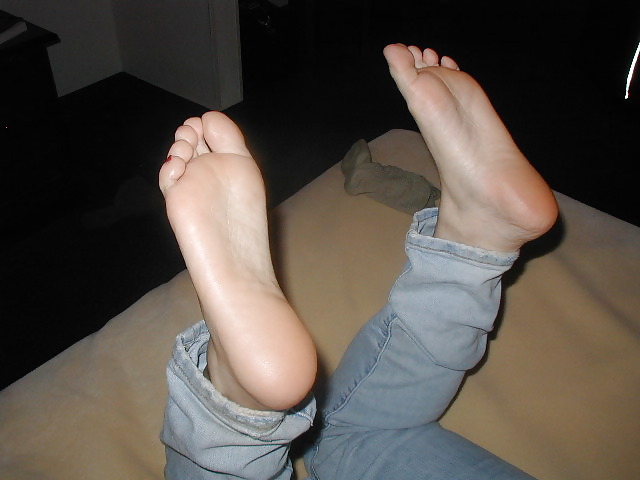 Porn Pics A lovely ladies feet