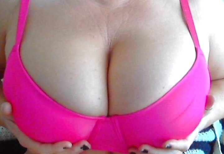 Porn Pics British Amateur MILF: Kat (Great Big Boobs)
