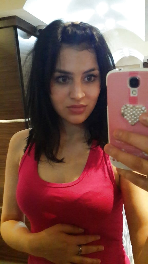 Porn Pics (This cunt loves to suck dick)