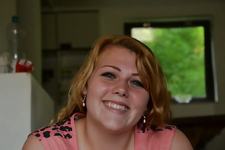 18jaehrige Teensau zeigt Fotze und Titten!