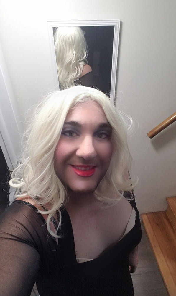 Trans girl posing - 25 Photos 