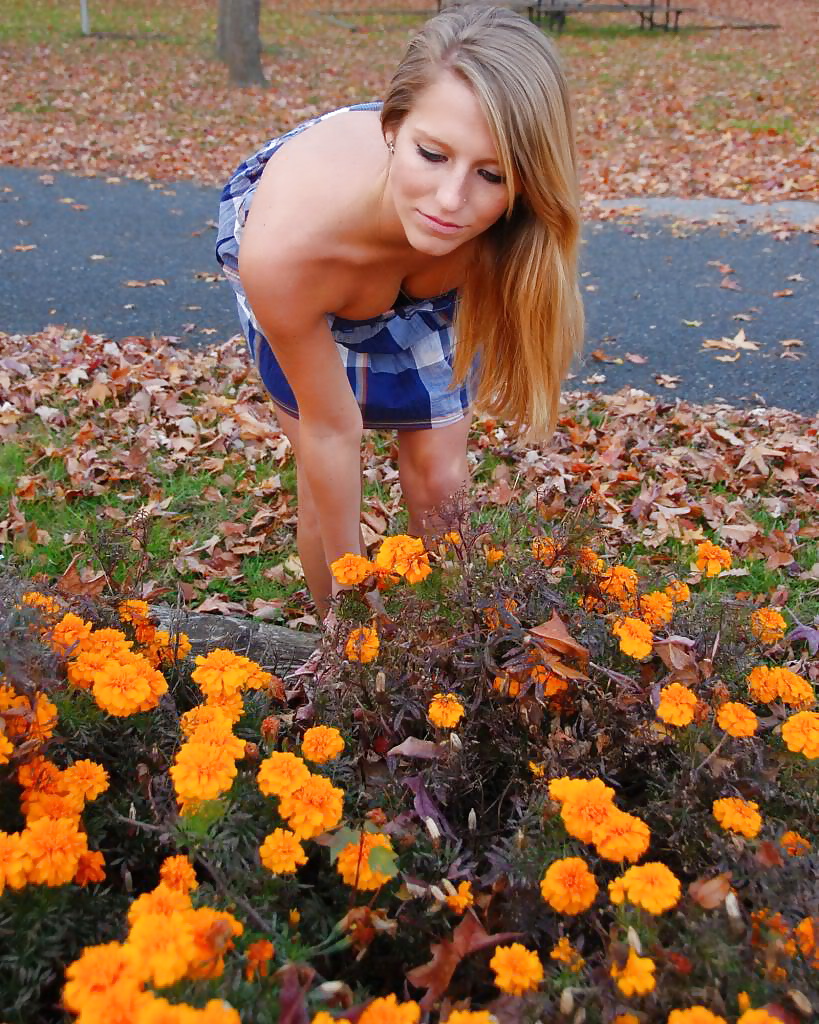 Porn Pics Maryland college student Like To Pose Indoor Outdoor