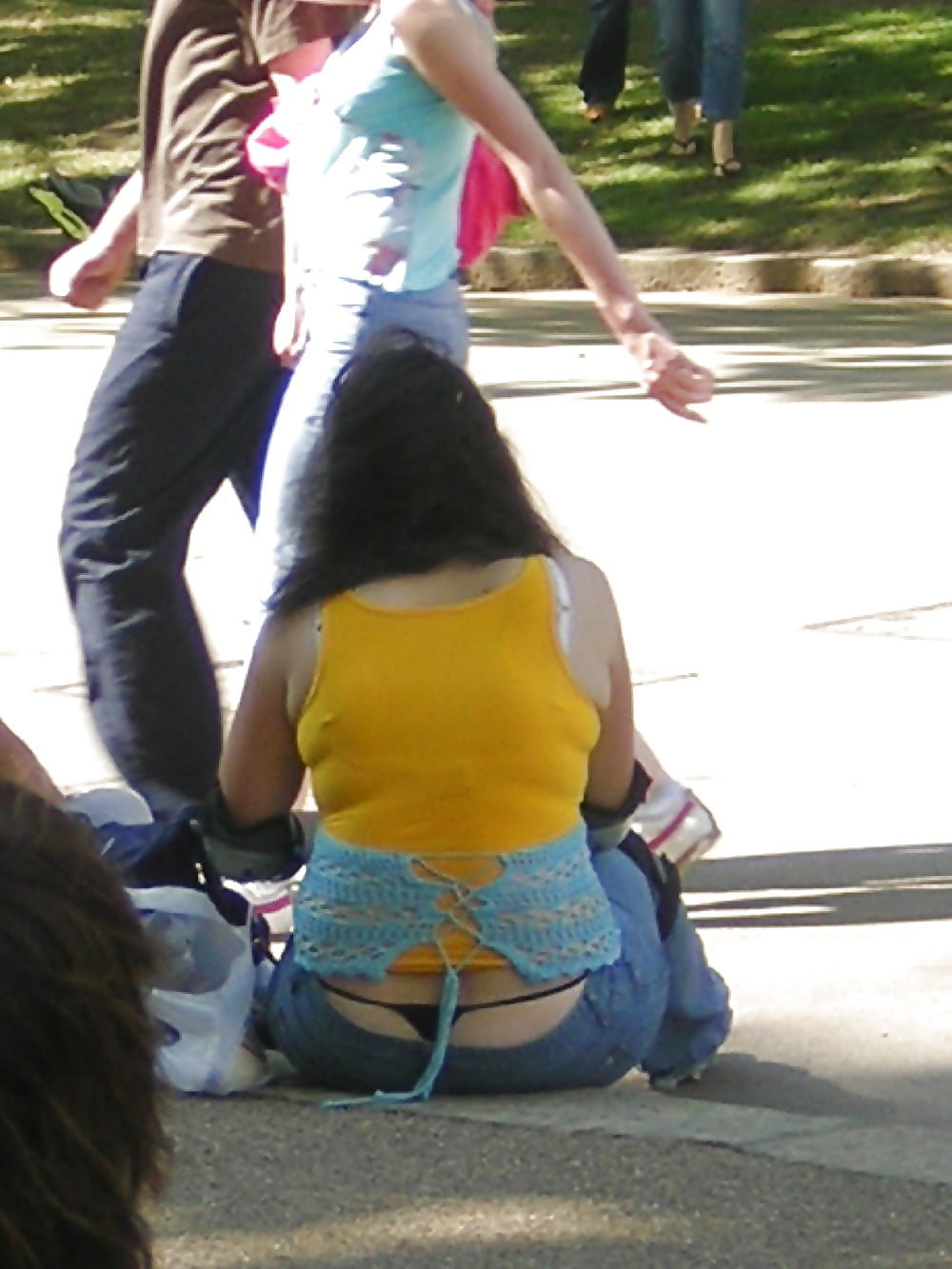 Porn Pics Candid young slut : thong V