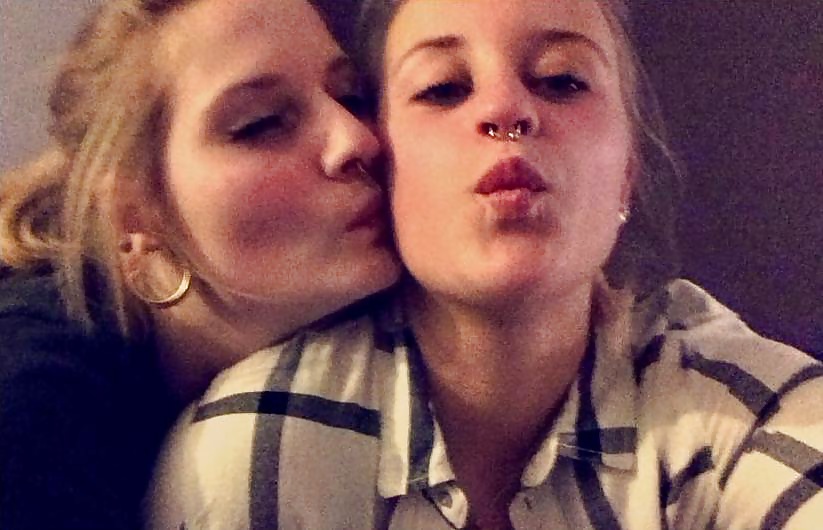 Porn Pics Kleines dauergeiles Luder, wird bald hart gefickt!!