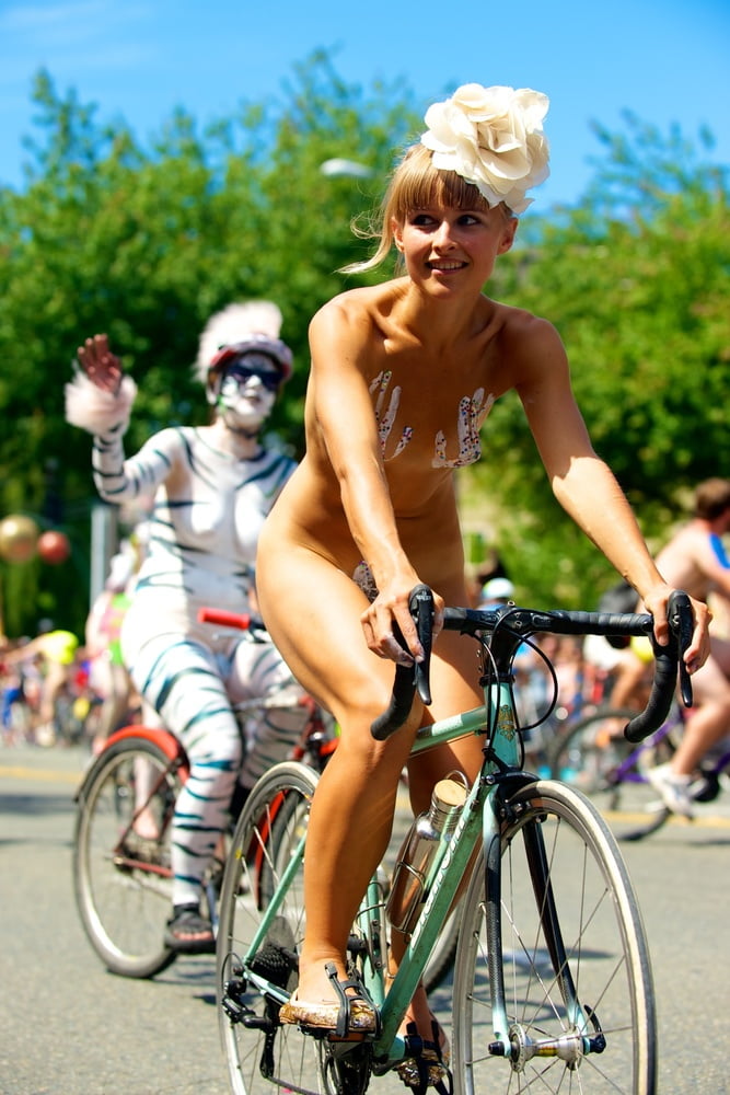 Fremont Solstice Parade 2013 Hand Print Girl 23 Pics Xhamster