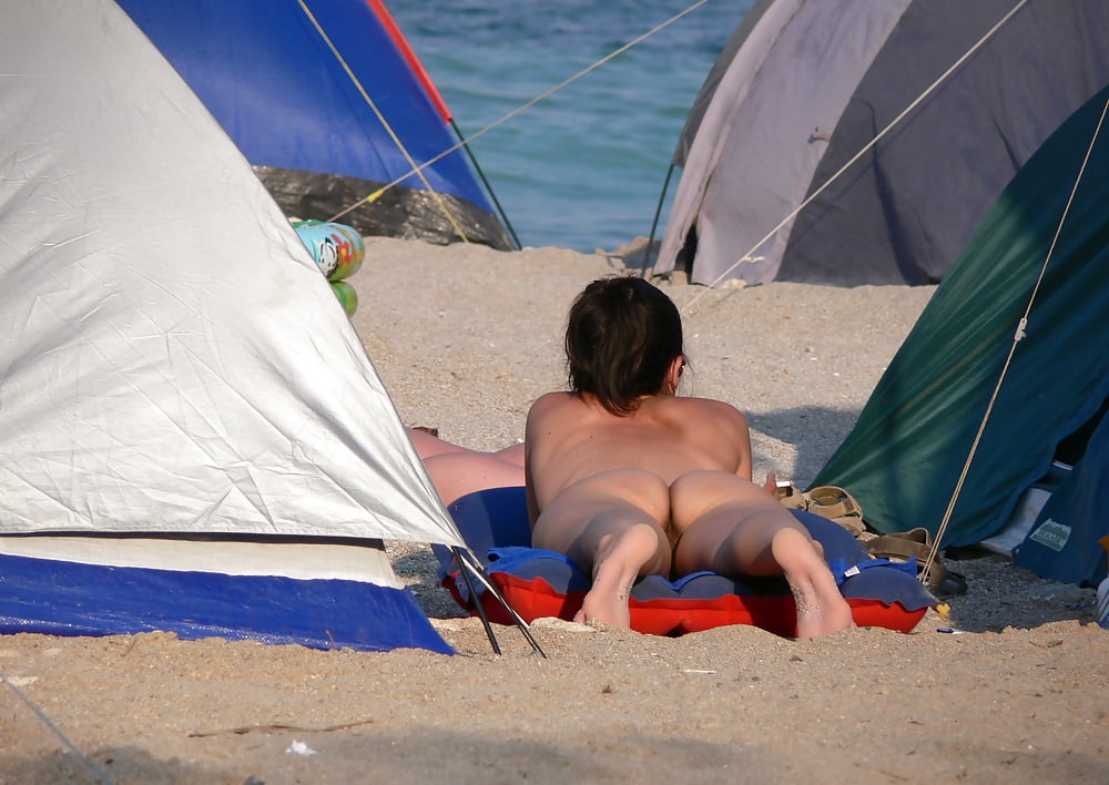 Porn Pics Nude beach reading