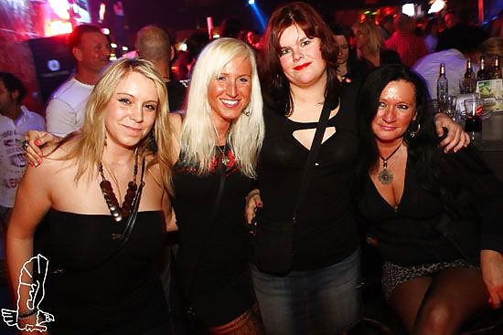 Porn Pics Welche ist geiler (Which one is hotter) 3 ?