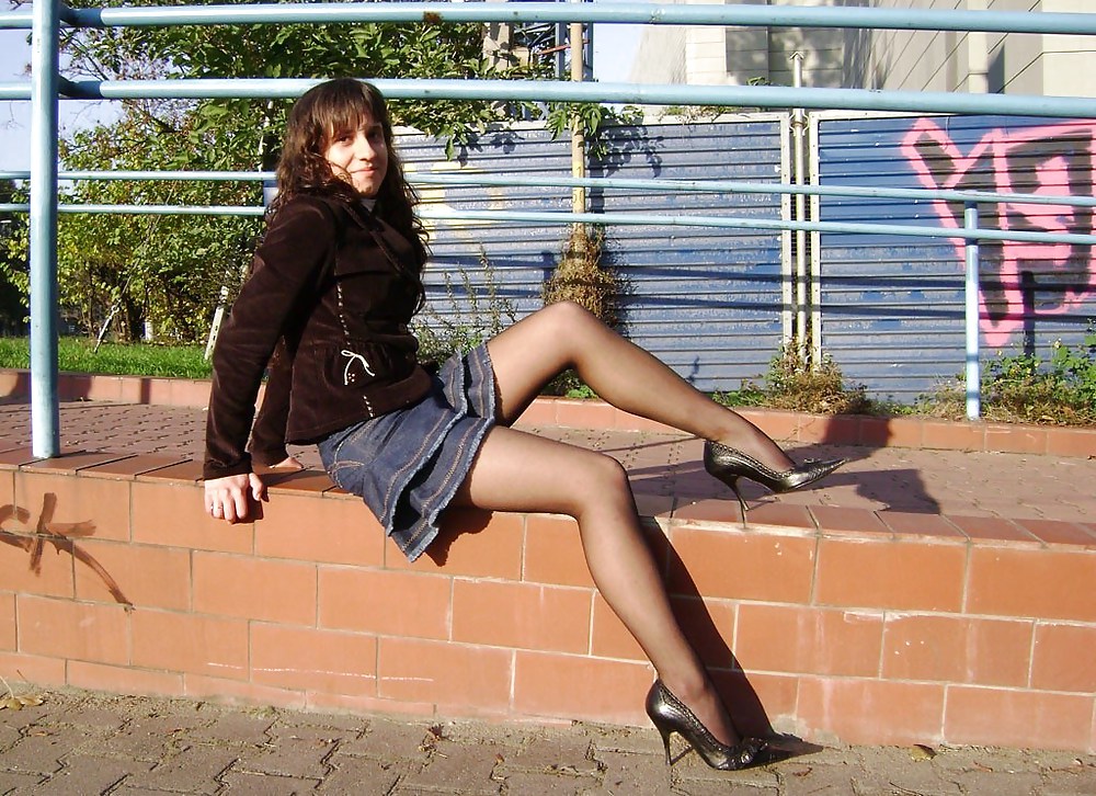 Porn Pics hotlegs-miniskirt babe61