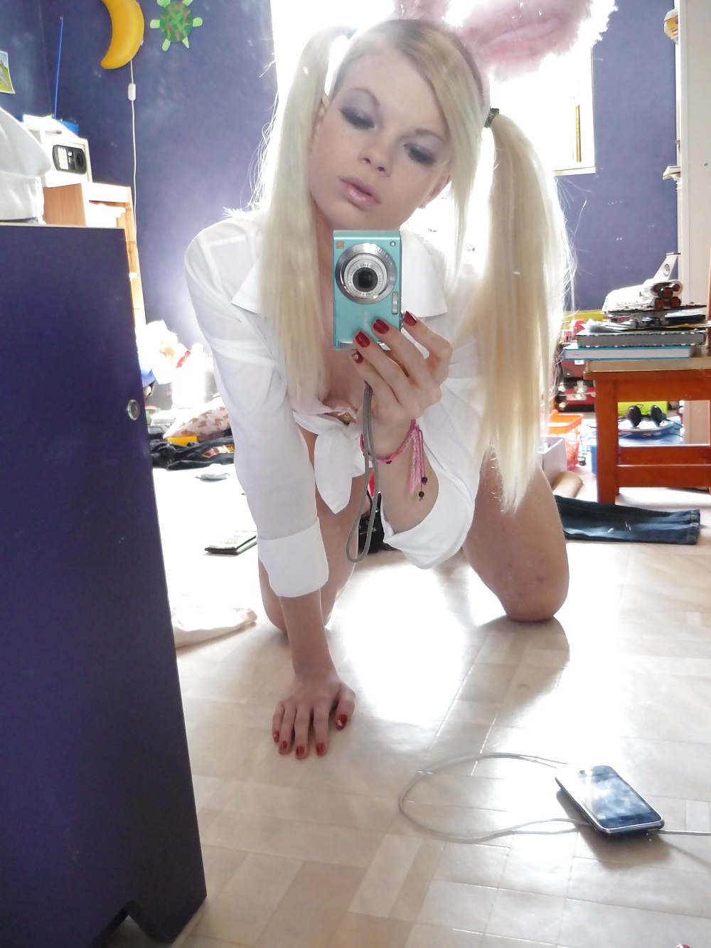 Porn Pics Blonde skinny teen taking selfies