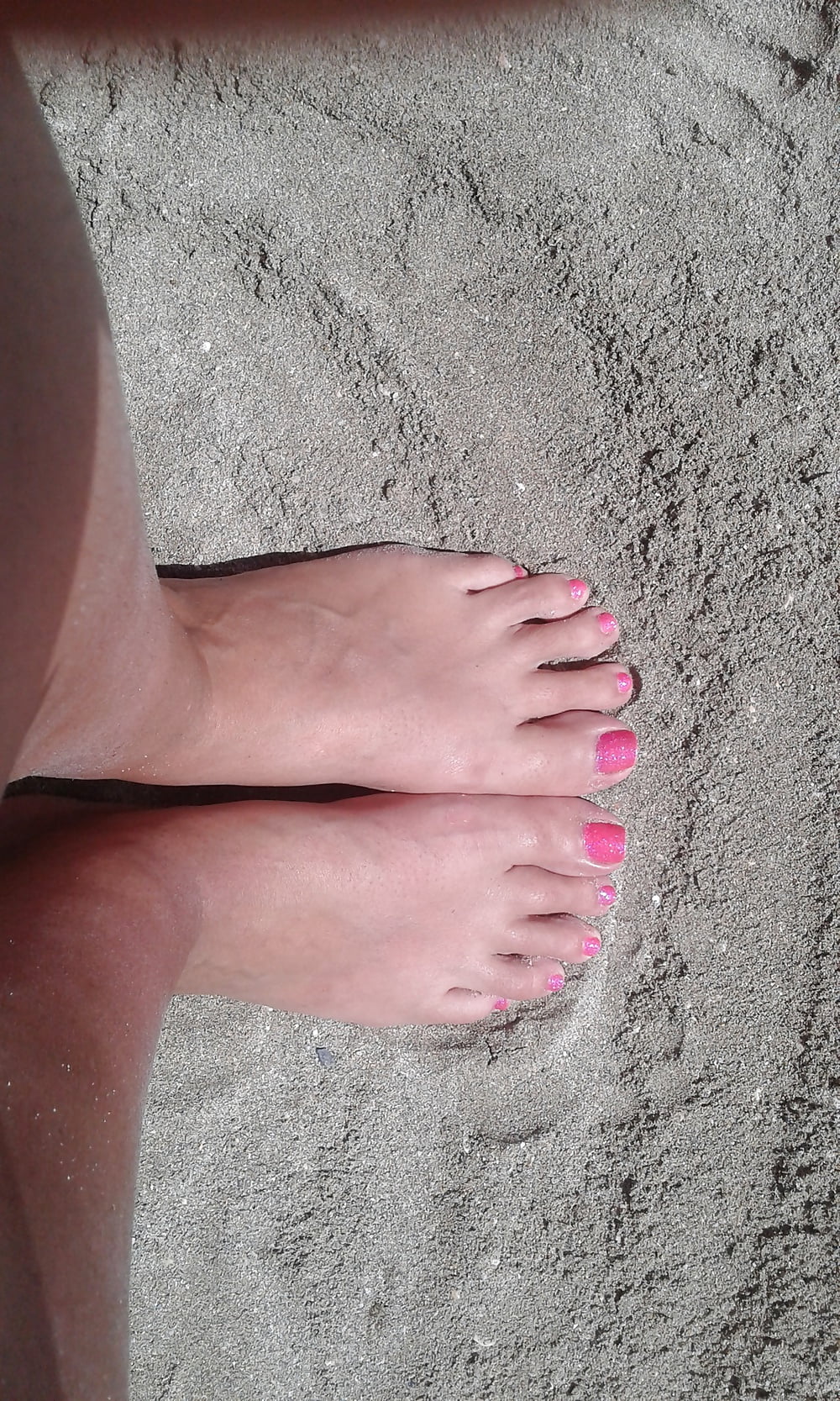 Porn Pics Pieds dans le sable a la plage