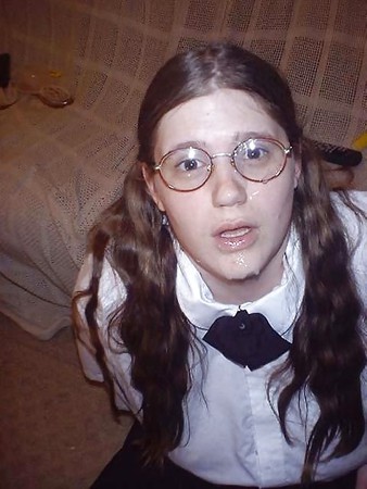 Who is this hot nerdy teen?