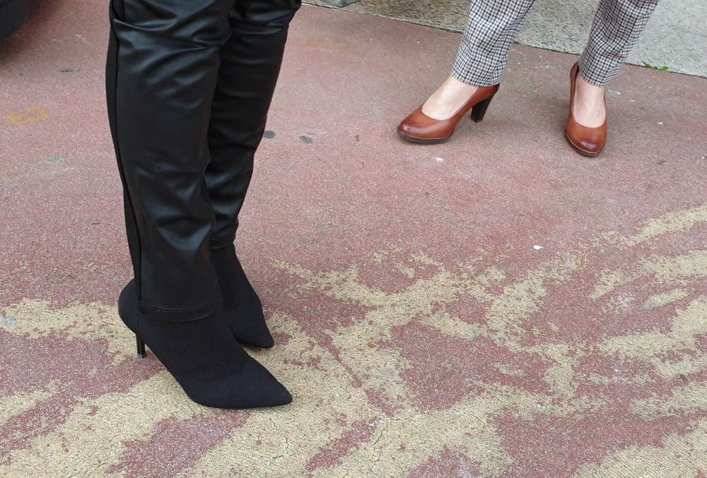 Candid feet photo #324255366