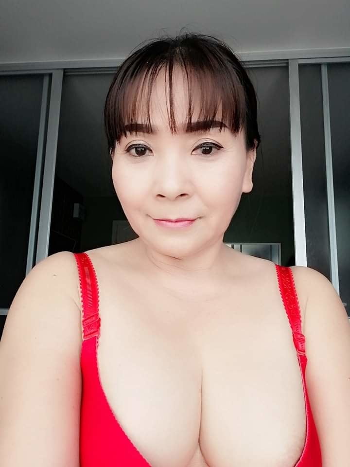Thai mother prostitute - 27 Photos 