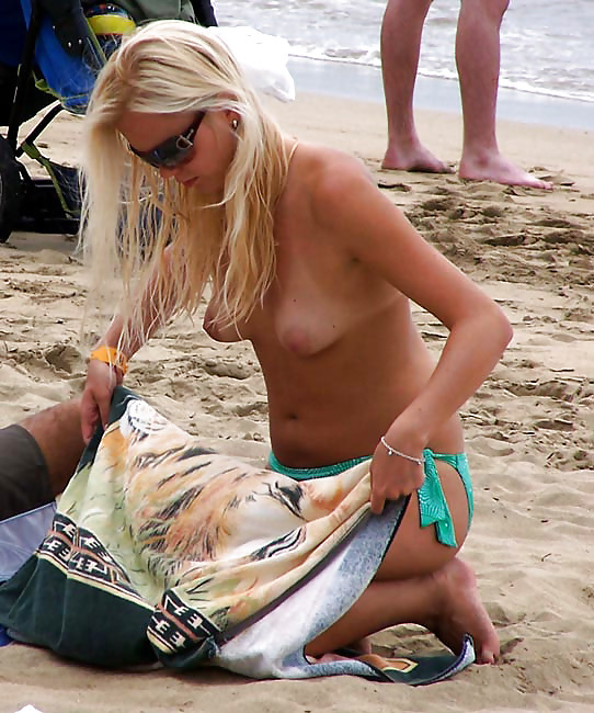 Porn Pics Beach girls 22.