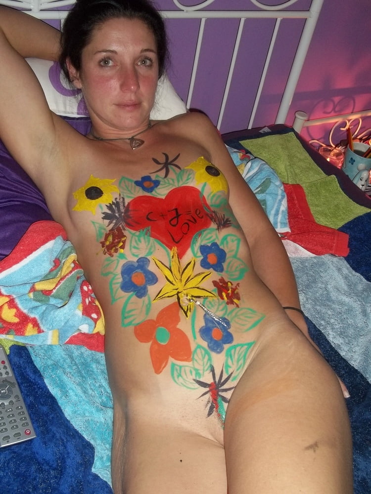 MILF bodypainting - 67 Photos 