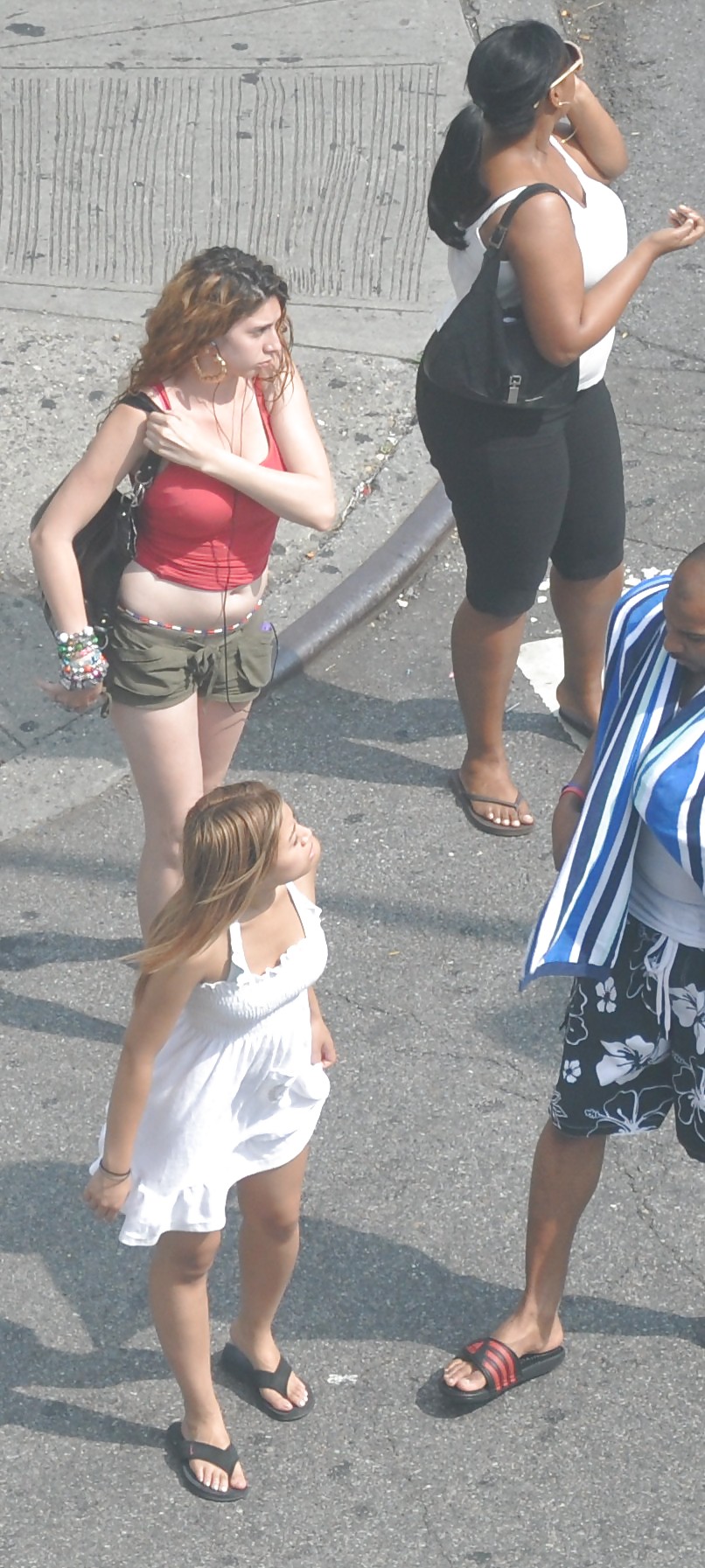 Porn Pics Harlem Girls in the Heat 117 New York Lifting Skirts