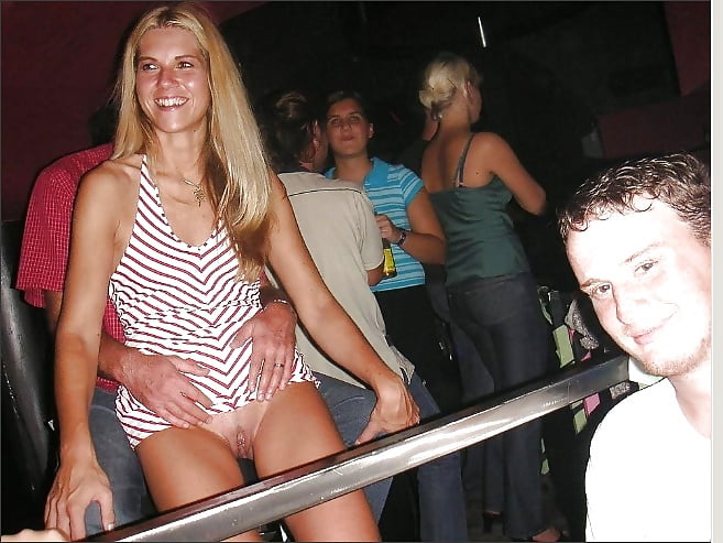 Porn Pics Pussy flash in bar