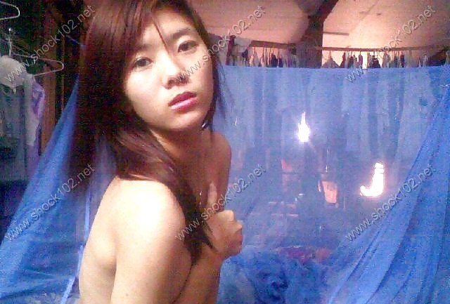 Porn Pics VIETNAM babe selfshot with manga