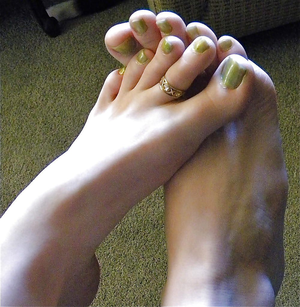 Porn Pics I love this girls' feet